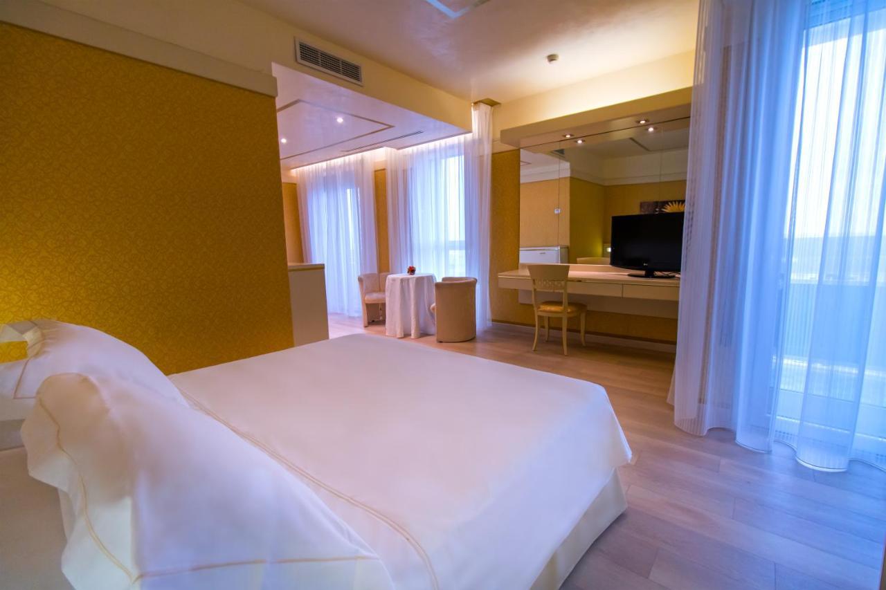 Hotel Bristol Sottomarina Eksteriør billede